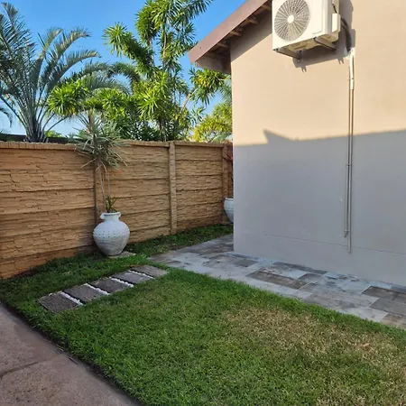 Weaver'S Corner Cottage Richards Bay Exterior photo
