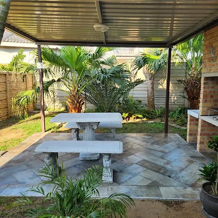 Weaver'S Corner Cottage Richards Bay Exterior photo