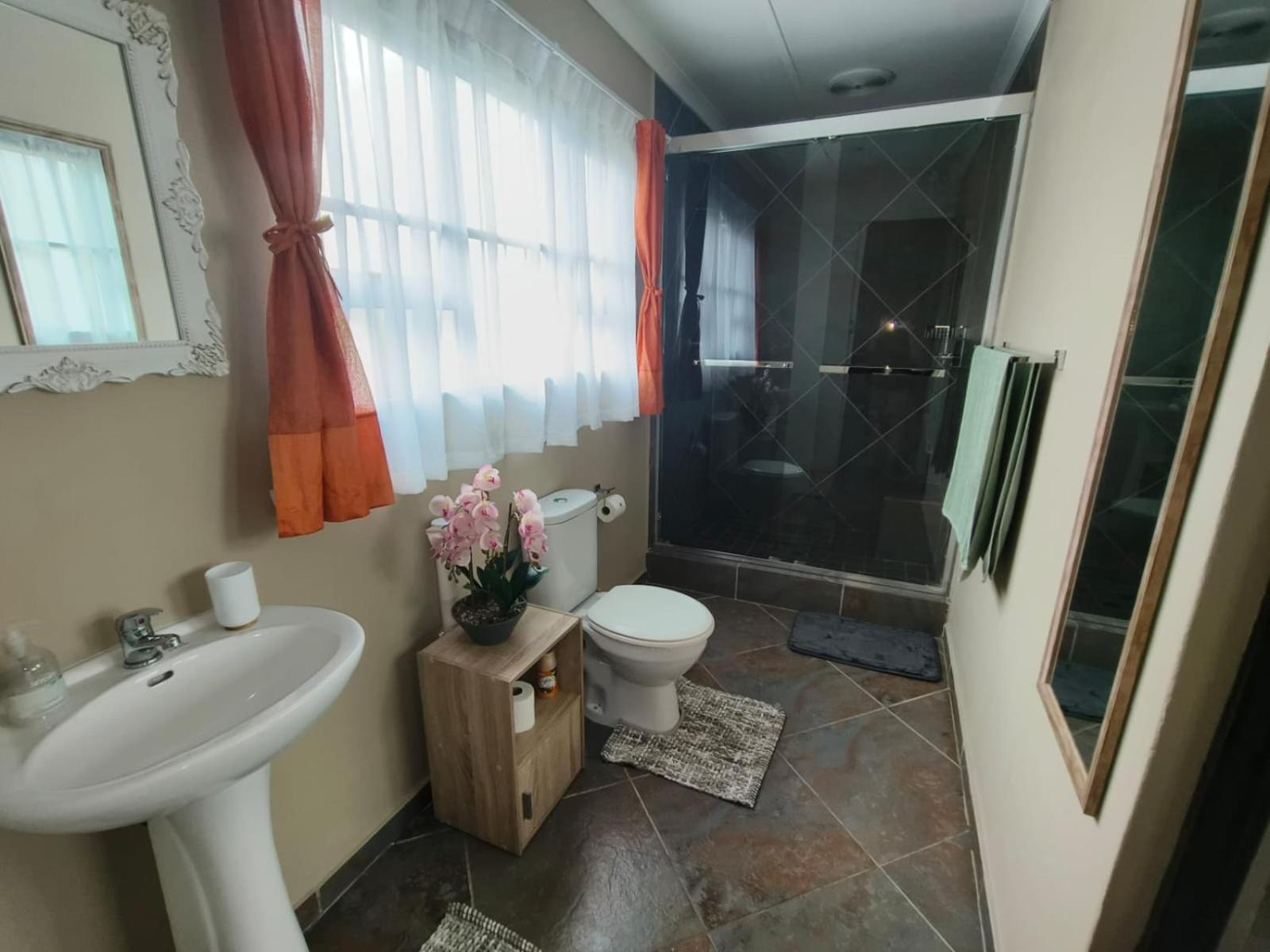 Weaver's Corner Apartment